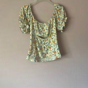 Scoopneck cut out top